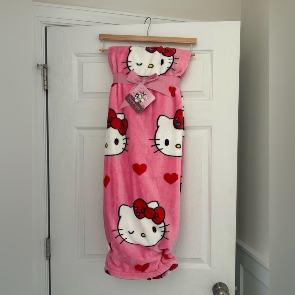 Hello Kitty Heart Valentine Blanket
